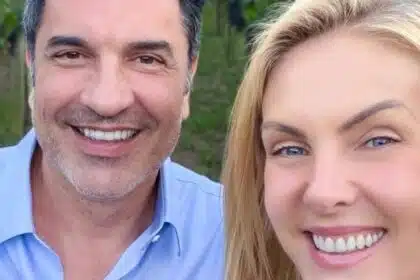 Ana Hickmann posa com linda bebê no escritório e fala
