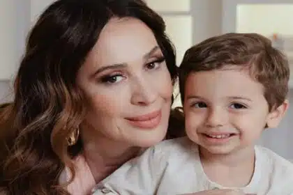 Claudia Raia mostra seu caçula com suas filhas da ficção