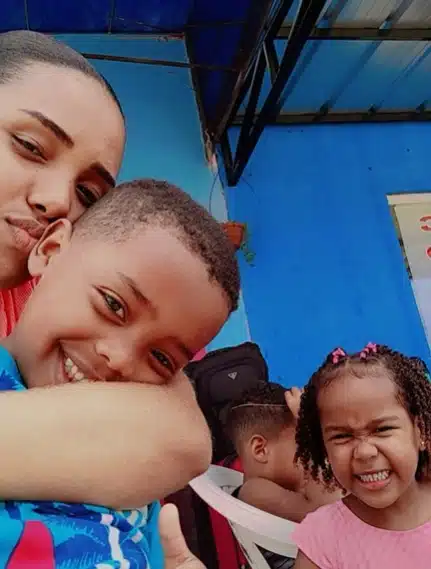 Crianças desaparecidas com a mãe antes de tudo