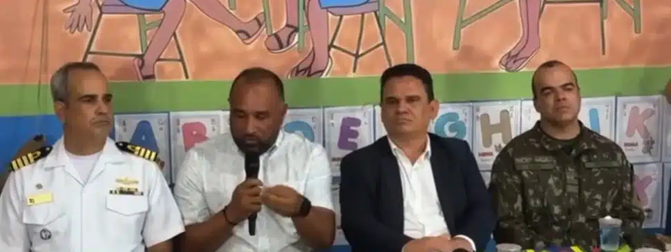 Autoridades falando sobre crianças que seguem desaparecidas