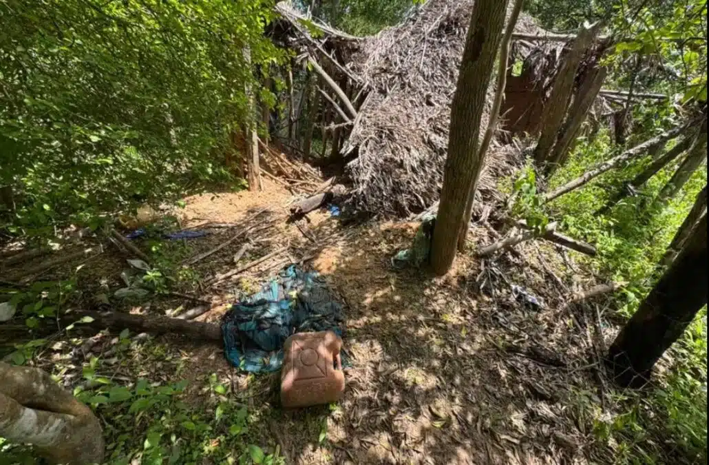 Crianças ficaram ao menos um dia nesta casa