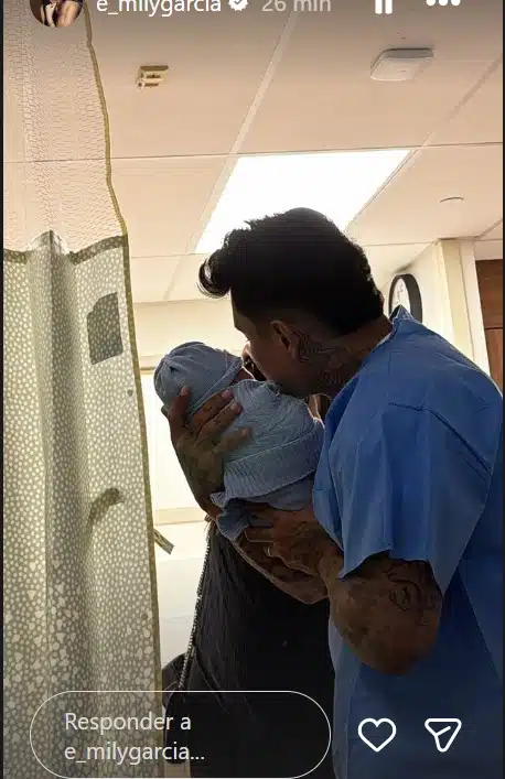 Victor Igoh com seu filho com Emily Garcia