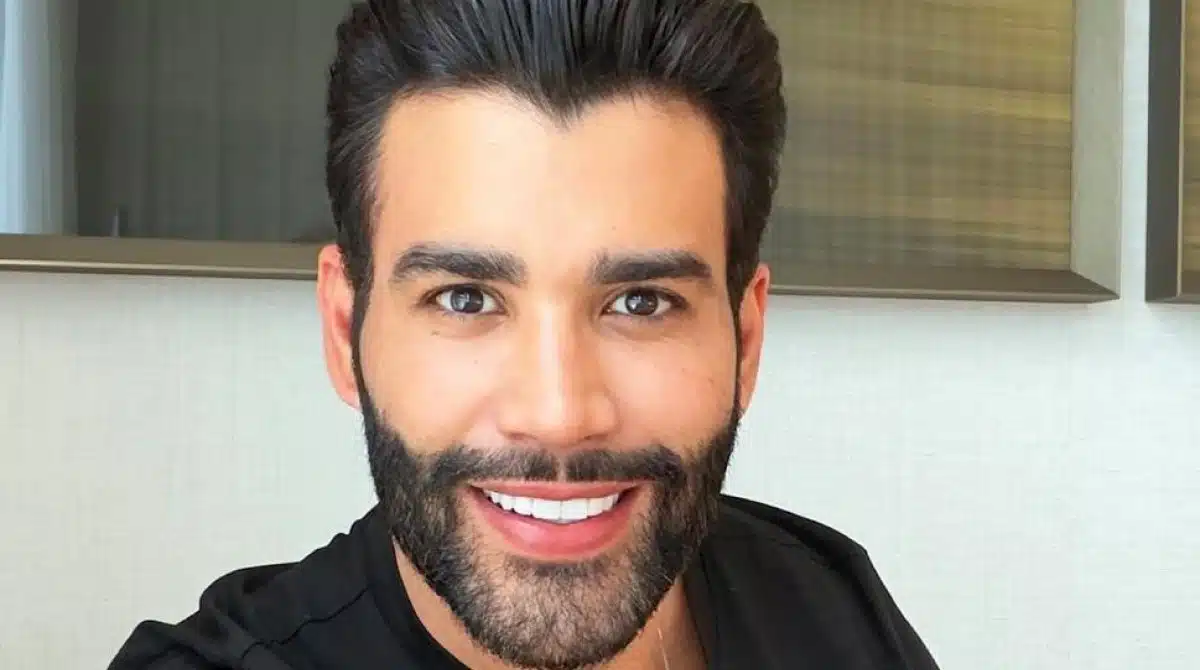 Gusttavo Lima surge com a sobrinha neta e surpreende