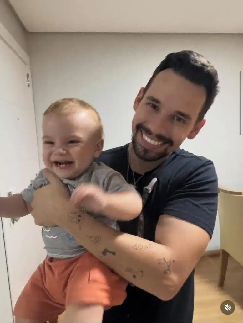 Lucas mostrou seu bebê, após adeus a Isabel Veloso