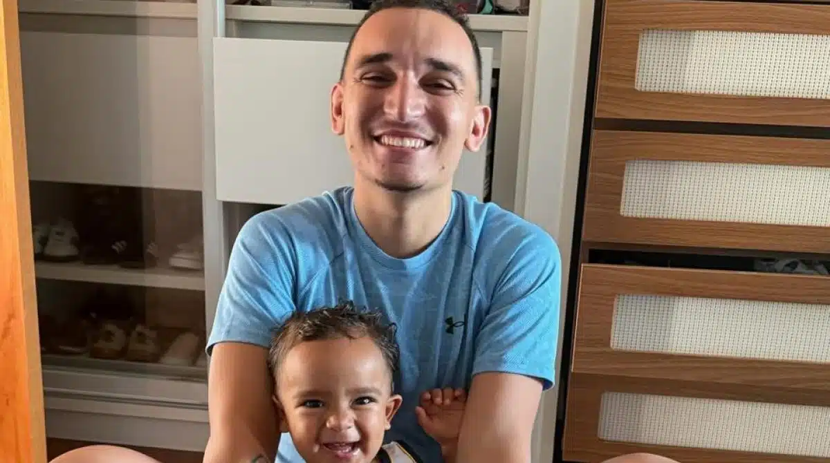 Primogênito de João Gomes surge em seu 1º dia de aula e encanta