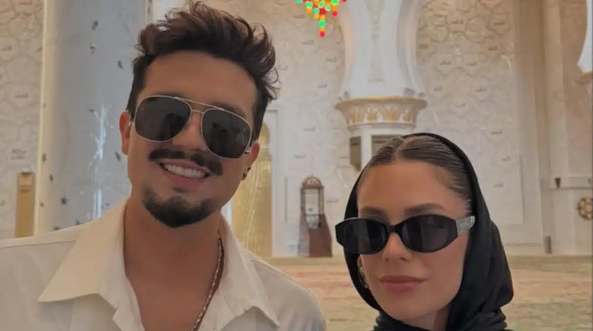 Luan Santana e Jade Magalhães posam com a bebê no Oriente Médio