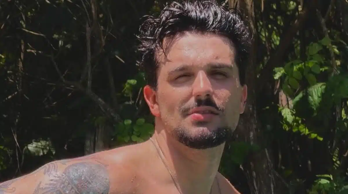 Luan Santana mostra sua bebê em viagem na Bahia