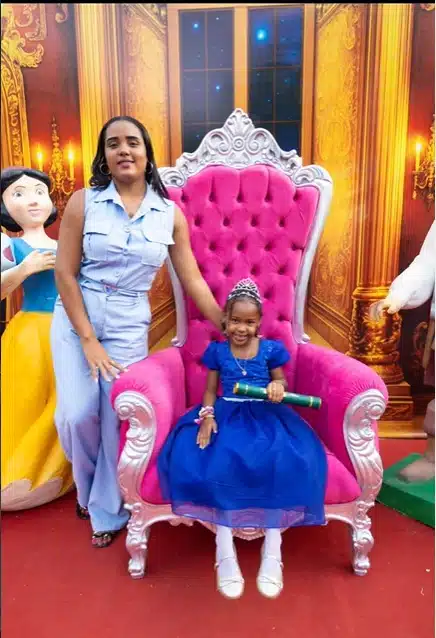 A mãe Clarice Cardoso com a sua filha