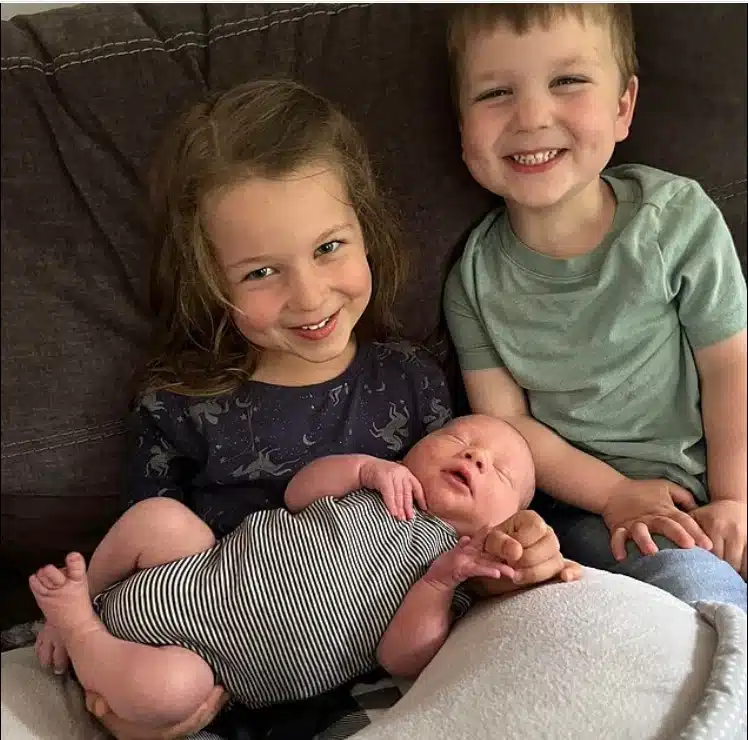 As três crianças meses antes de terem partido