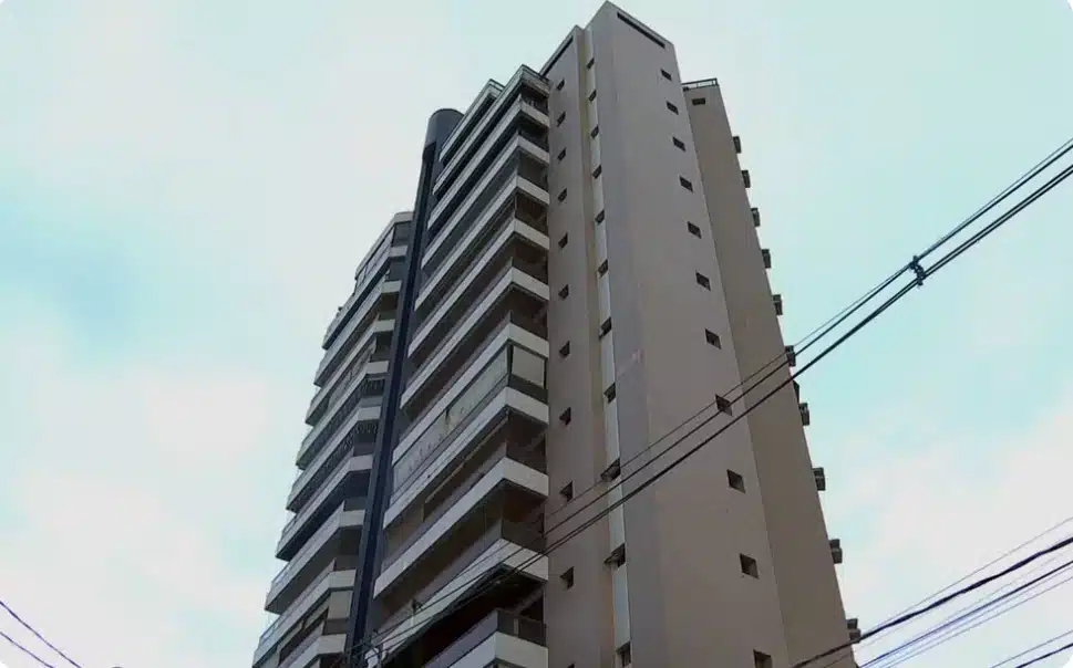 Prédio do qual o menino de 4 anos caiu