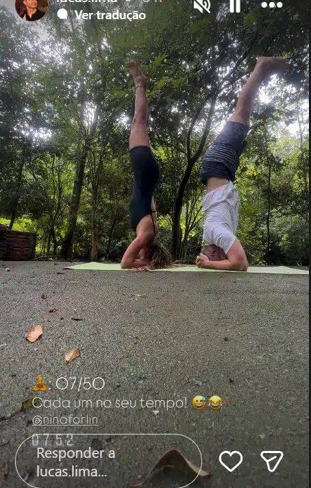 Ex-marido de Sandy junto com a atual namorada