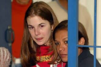 Suzane Von Richthofen foi a praia com o marido