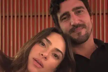 Thaila Ayala e Renato Góes posam com os filhos em fazenda argentina
