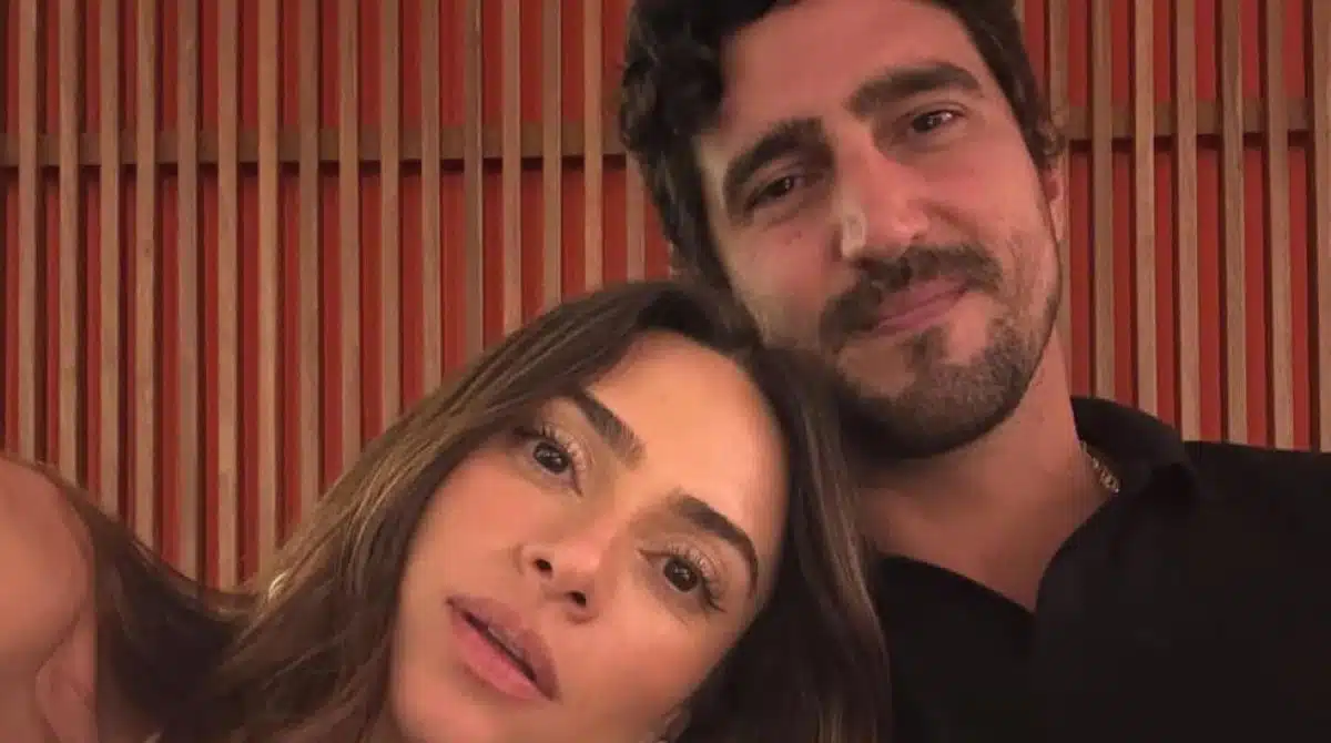 Thaila Ayala e Renato Góes posam com os filhos em fazenda argentina