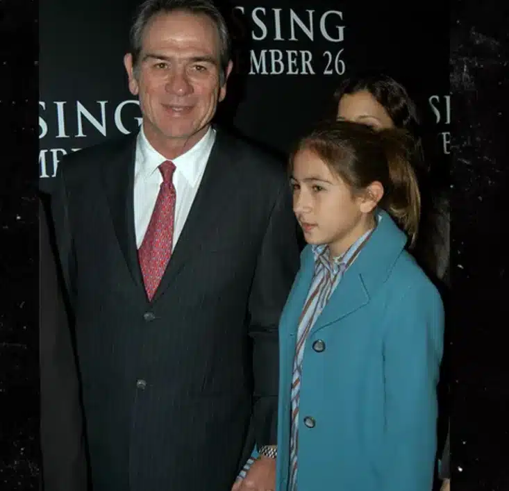 Tommy Lee Jone com a filha quando criança