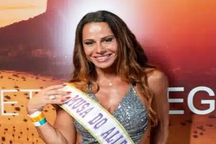 Viviane Araújo exibe filho em ensaio de Escola de Samba na Sapucaí e encanta