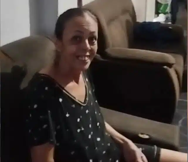 A avó Denise Moreno ao ser detida. / Divulgação P0lícia Civil