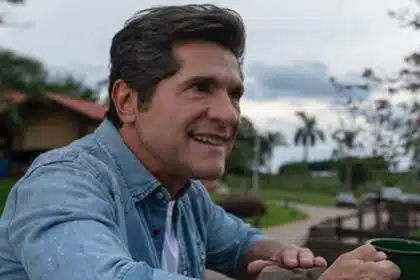 Daniel mostra as três filhas em mansão nos EUA e encanta