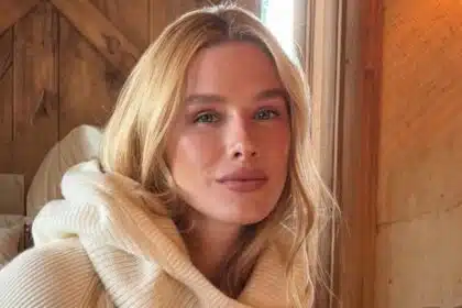 Fiorella Mattheis posa grávida em passeio na Itália