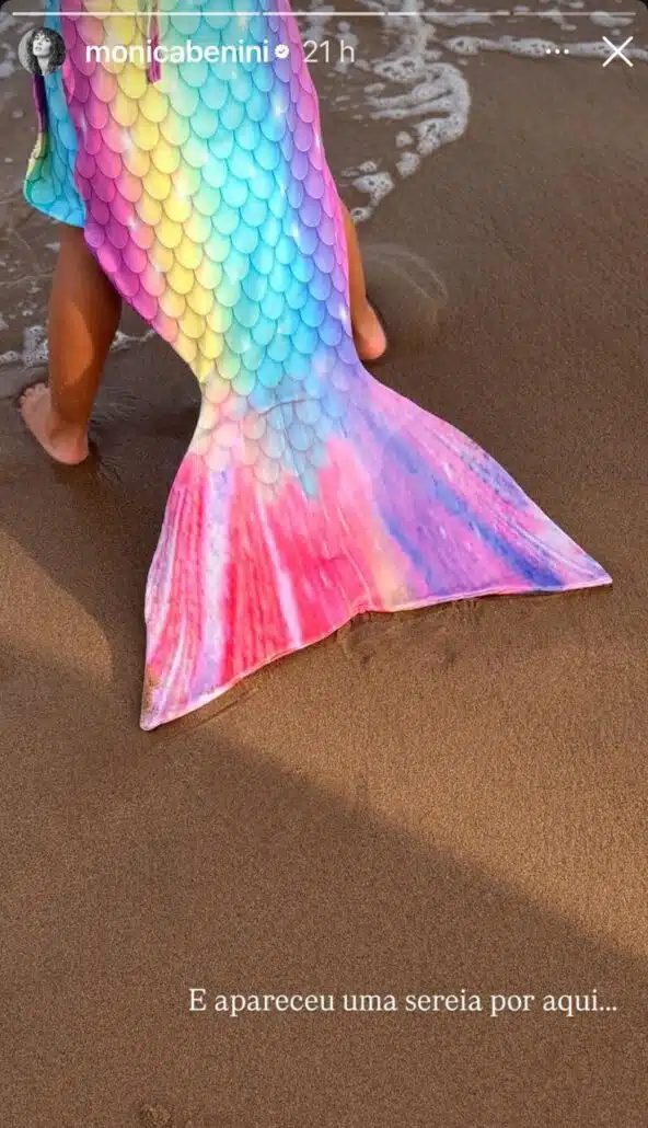 Lara, filha de Junior, com sua fantasia na praia/ Reprodução: Instagram