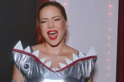 Leandra Leal surge com a filha em bloco e fala sobre a maternidade/Reprodução Instagram