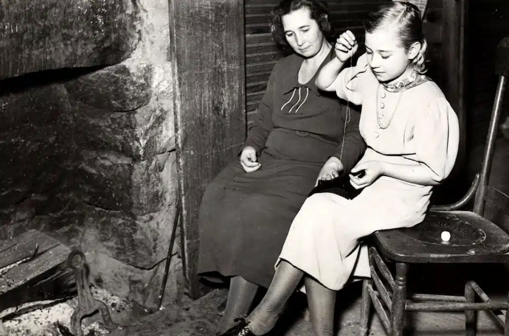 A menina junto de sua mãe que aprovou o casamento
