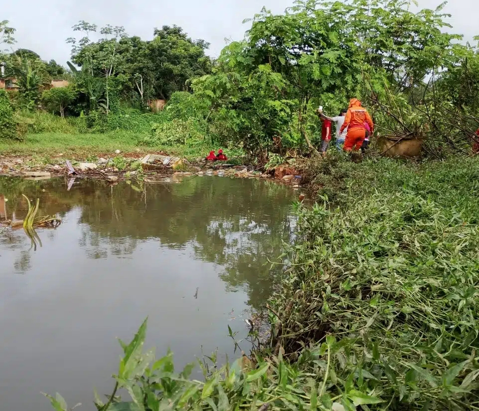 Equipes procurando o menino Davi Gabriel