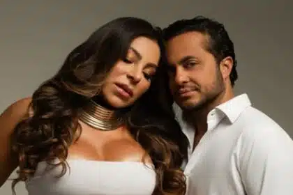 Esposa de Thammy Miranda mostra barrigão de 8 meses