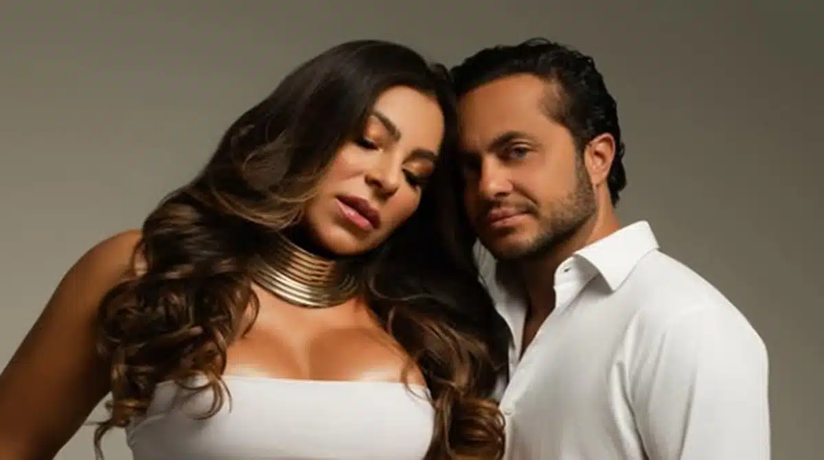 Esposa de Thammy Miranda mostra barrigão de 8 meses