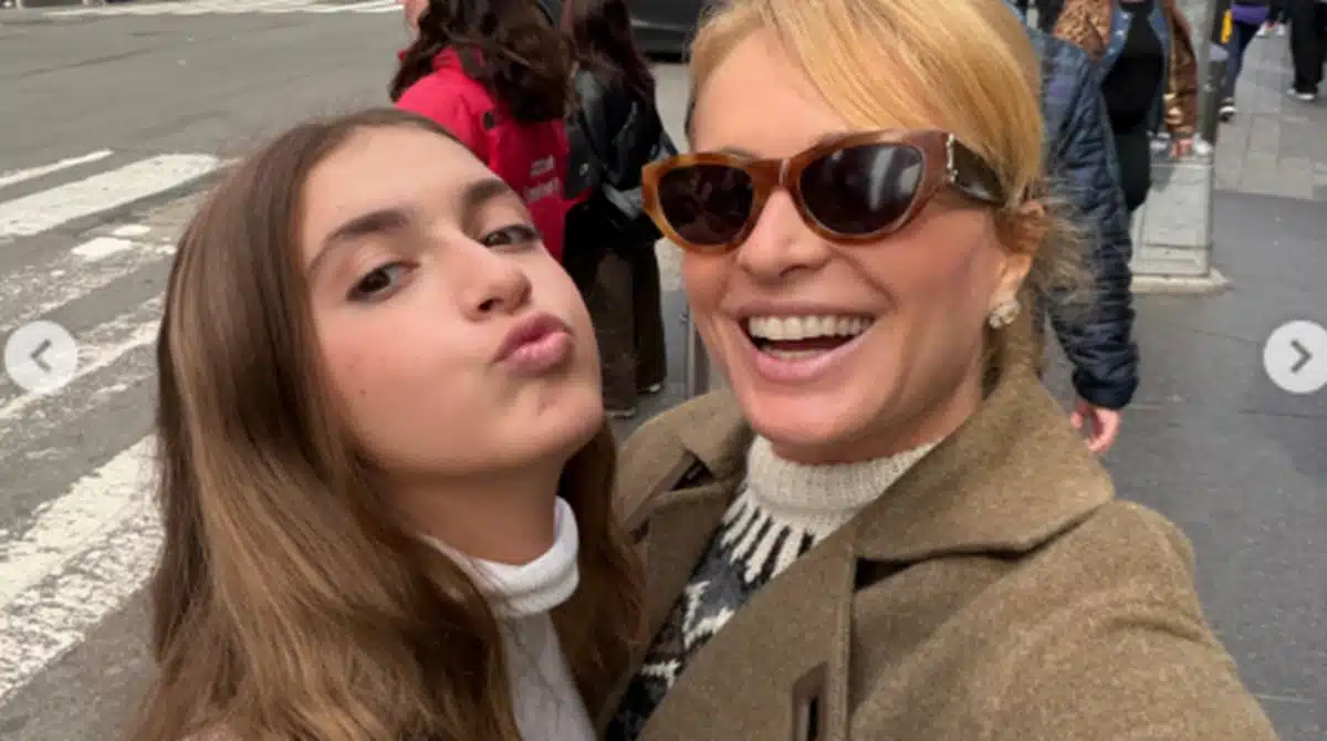 Angélica surge em viagem com a filha para os EUA