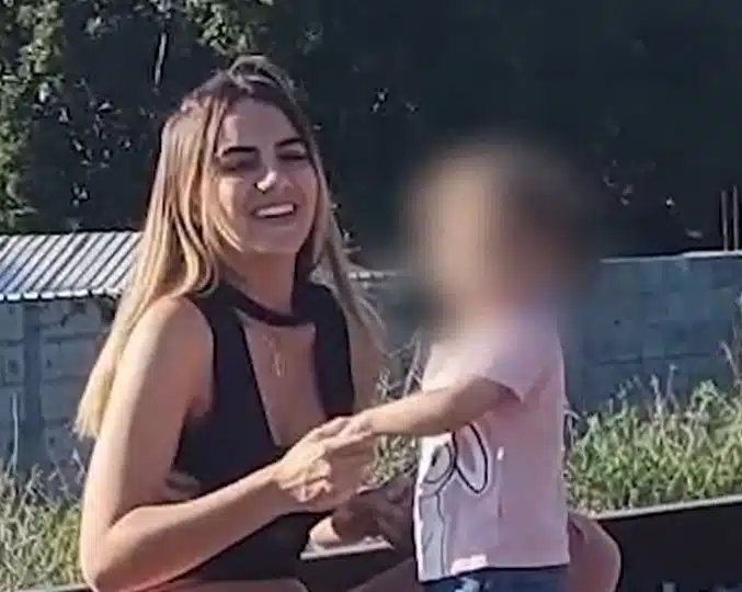 Gisele ao lado da filha, a avó revelou o que a menina contou.