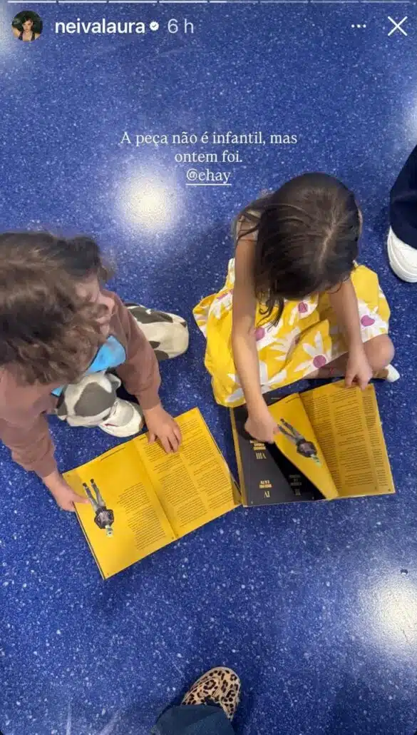 Os filhos de Chay Suede foram ao teatro