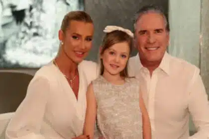 Esposa de Roberto Justus mostra sua filha trabalhando como modelo