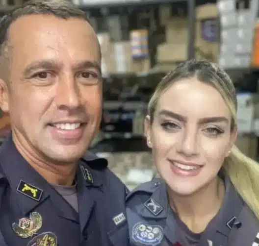 Gisele Alves junto com o coronel Neto, ele se encontra detido