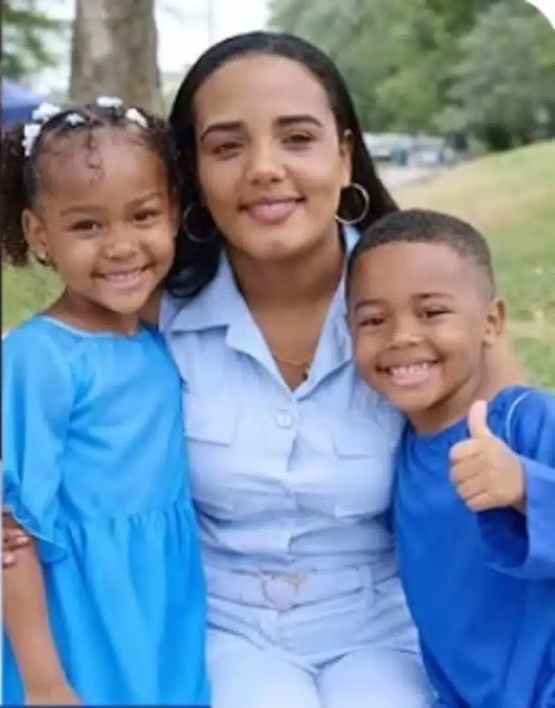 A mãe Clarice Cardoso com seus filhos antes deles sumirem