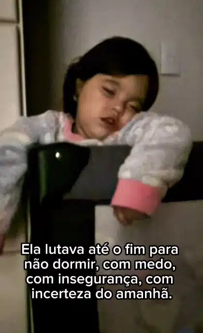 contioutra.com - Menina adotada s&oacute; dormia em p&eacute;, encostada na parede &mdash; motivo deixou nova m&atilde;e sem rea&ccedil;&atilde;o em SC