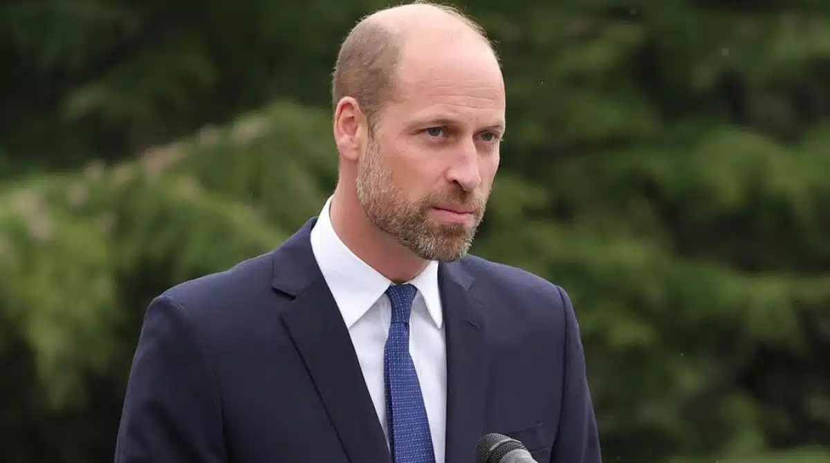Príncipe William posta foto rara com Princesa Diana