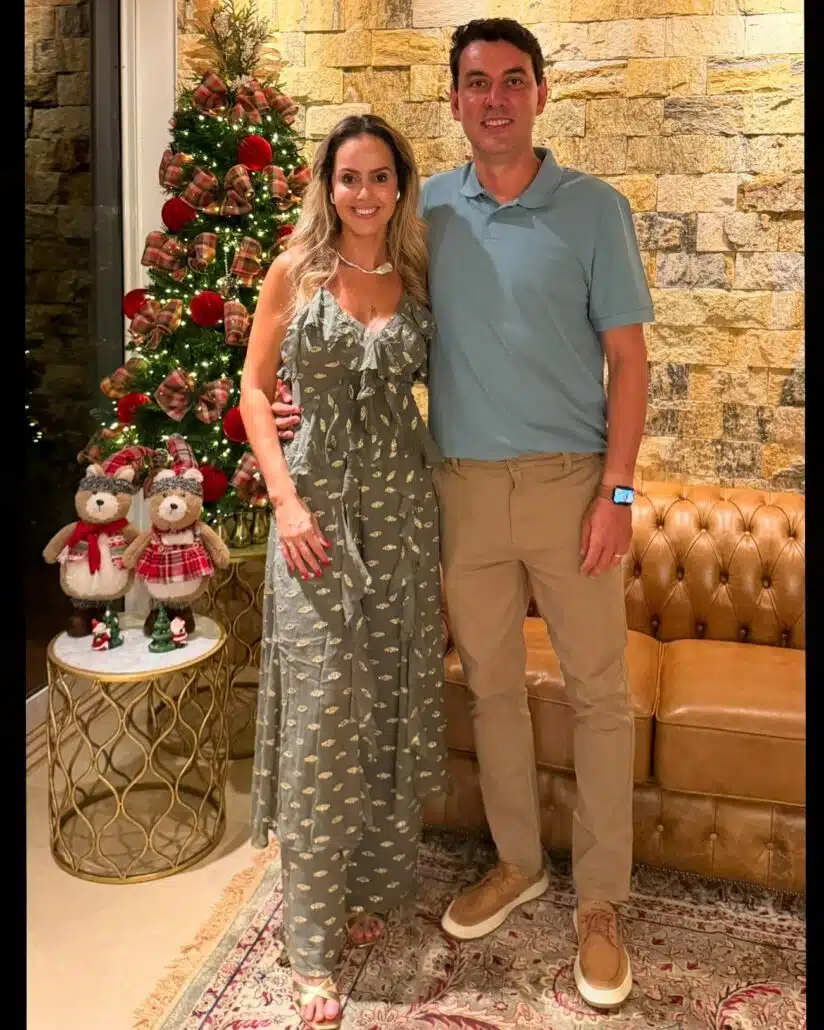 Secretário ao lado da esposa antes do que fez com eles