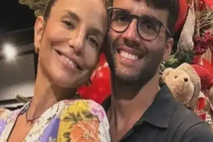 Daniel Cady posa com o filho e fala sobre o fim de seu casamento com Ivete