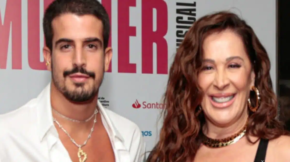 Enzo Celulari surge com irmão caçula e se declara