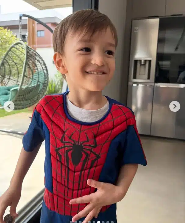 Pai exibiu esta foto do filho e outras e desabafou