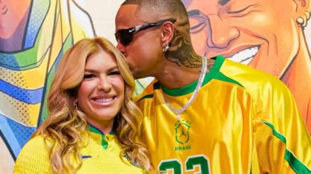 Léo Santana surge com a filha e a esposa na sua festa de seus 38 anos