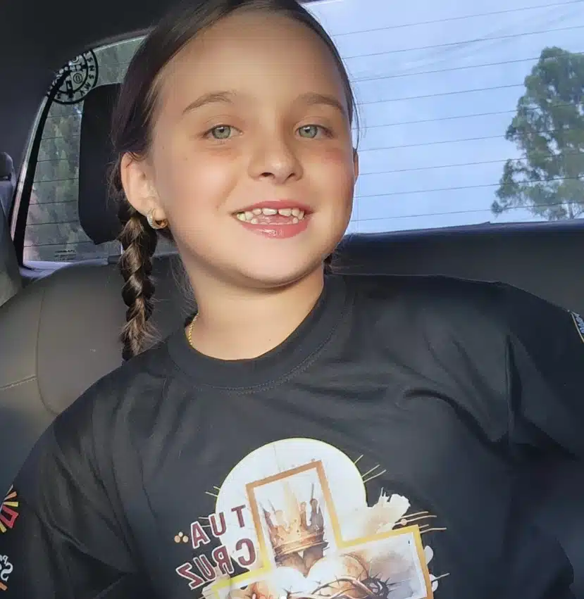 Menina campeã de laço cai do cavalo ao treinar e não resiste