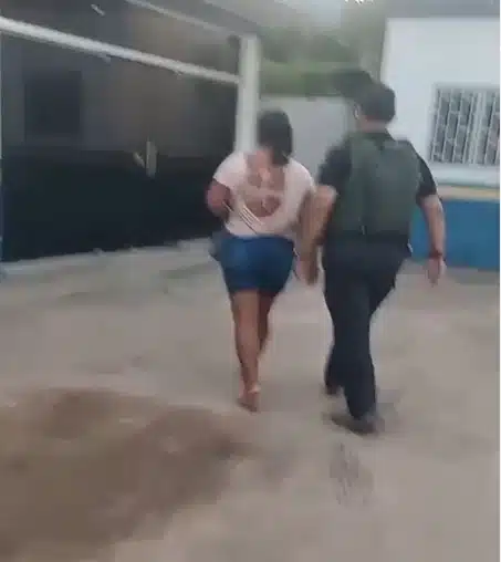 A mãe da menina de 10 anos foi detida pelo que fez