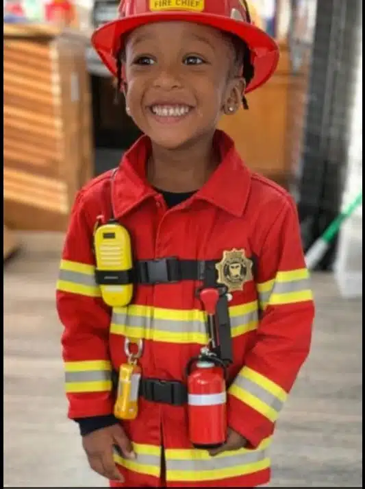 Menino de cinco anos que partiu após o irmão de 11 anos tirar sua vida