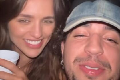 Rafa e Nattan mostram a bebê no helicóptero