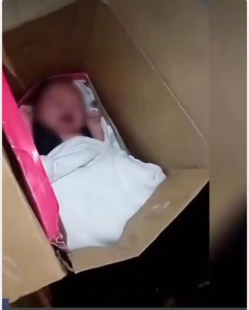 Recém-nascido ao ser encontrado dentro da caixa de papelão