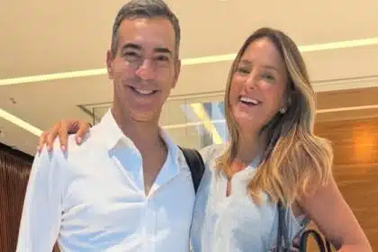 César Tralli mostra presente que ganhou da filha