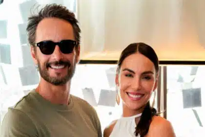 Esposa de Rodrigo Santoro mostra calçado diferente da caçula