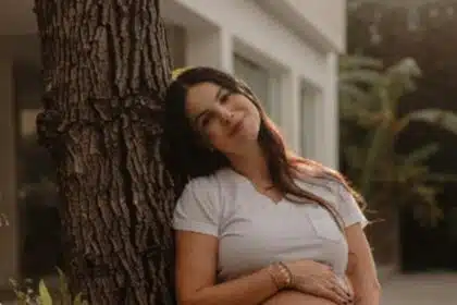 Sthefany Brito exibe mala de maternidade e diz se bebê já nasceu